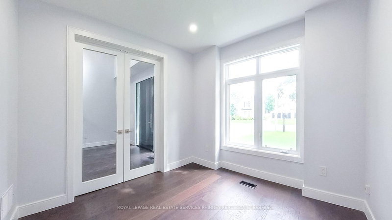 1029 Lorne Park Rd, Mississauga, L5H 2Z9 | Image 3