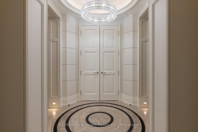 209 - 300 Randall St, Oakville, L6J 1R1 | Image 2