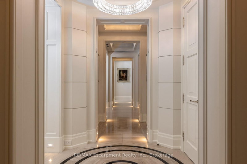 209 - 300 Randall St, Oakville, L6J 1R1 | Image 3