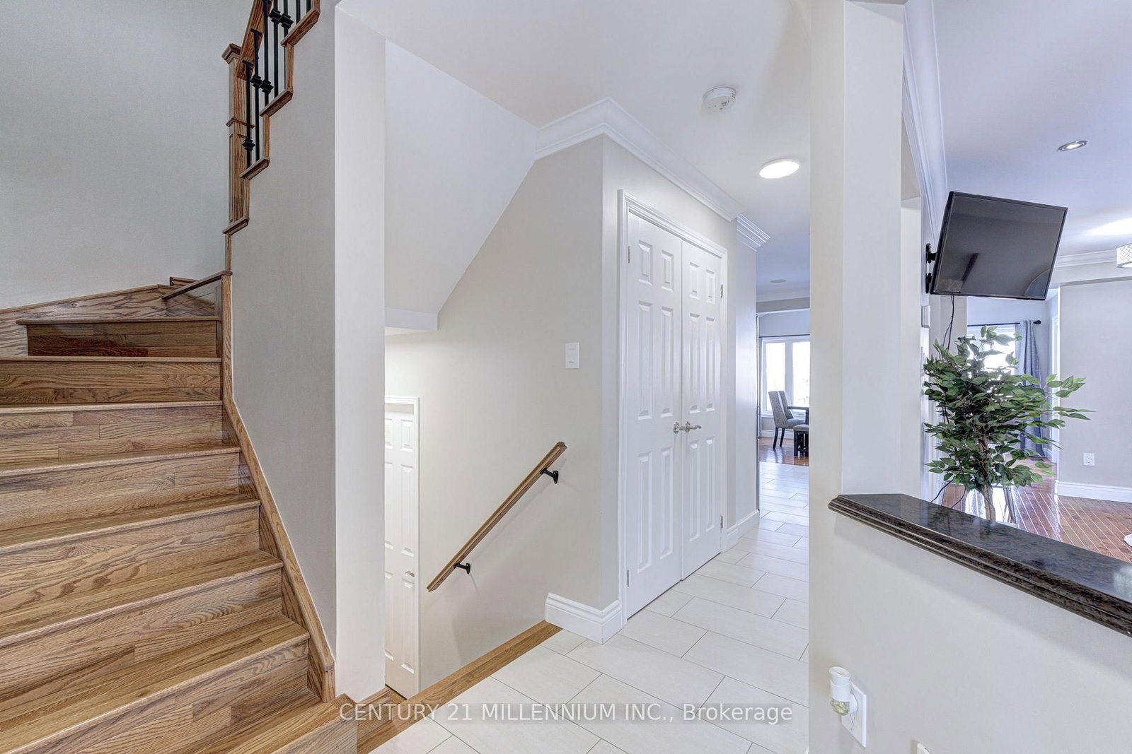 Detached House for sale at 88 Eaton Street, Halton Hills, Ontario, L7G 5T2 - Georgetown - MLS: W12739904