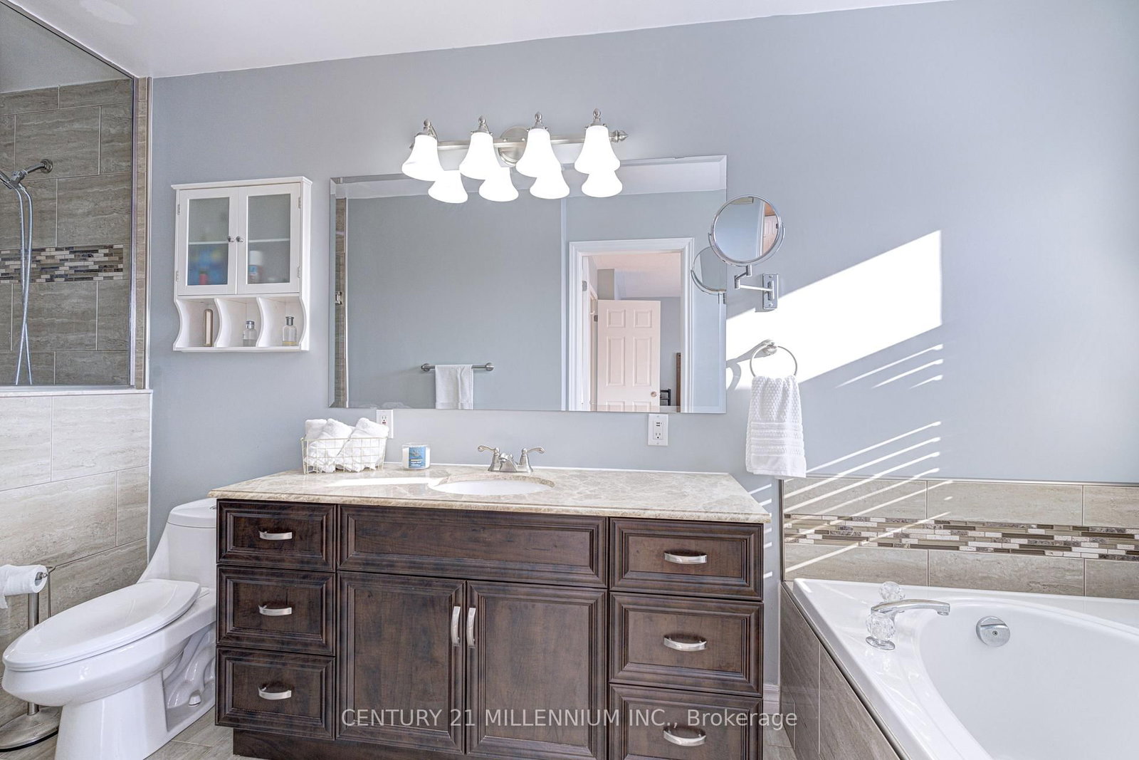 Detached House for sale at 88 Eaton Street, Halton Hills, Ontario, L7G 5T2 - Georgetown - MLS: W12739904