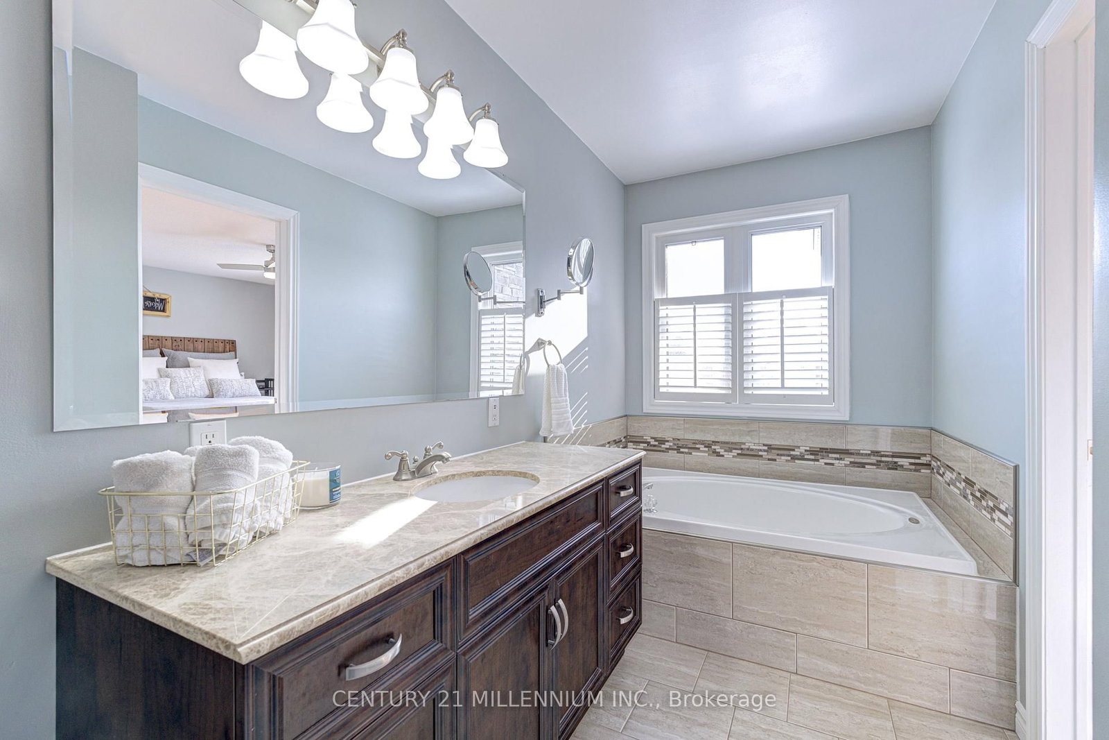 Detached House for sale at 88 Eaton Street, Halton Hills, Ontario, L7G 5T2 - Georgetown - MLS: W12739904