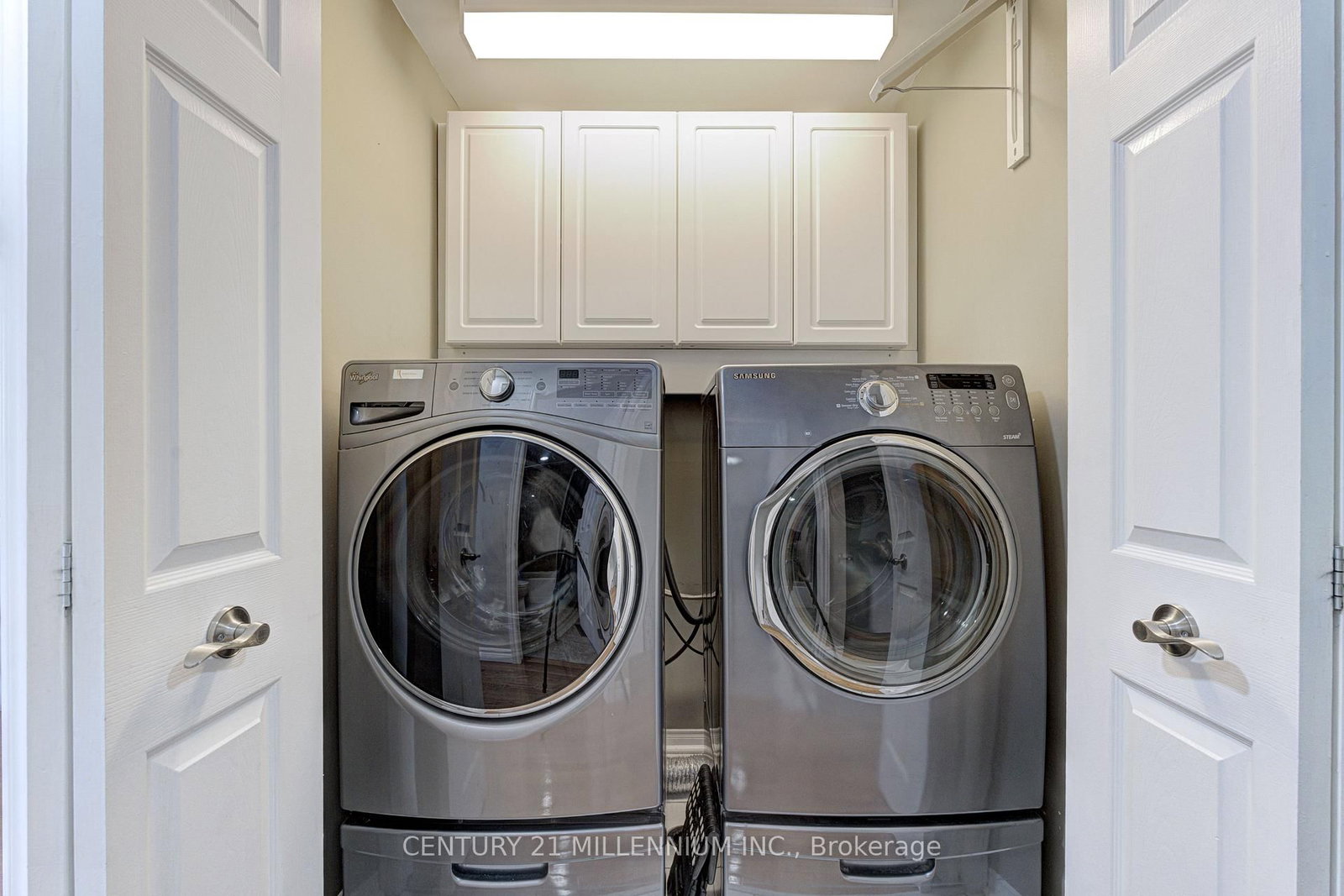 Detached House for sale at 88 Eaton Street, Halton Hills, Ontario, L7G 5T2 - Georgetown - MLS: W12739904