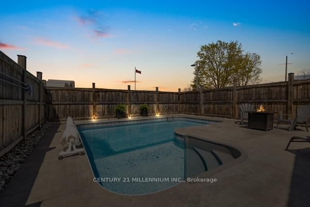 Detached House for sale at 88 Eaton Street, Halton Hills, Ontario, L7G 5T2 - Georgetown - MLS: W12739904