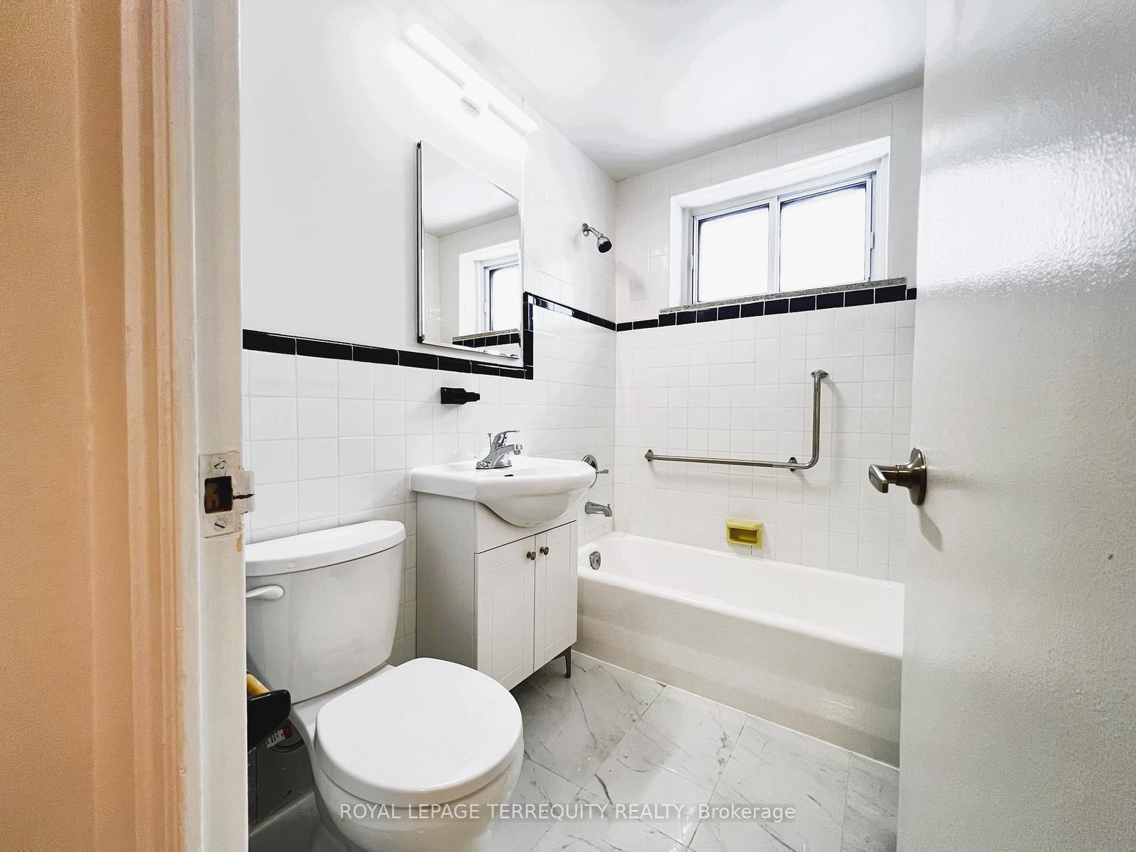 Semi-Detached House for lease at 3-39 Leduc Drive, Toronto, Ontario, M9W 2A8 - Rexdale-Kipling - MLS: W12740376