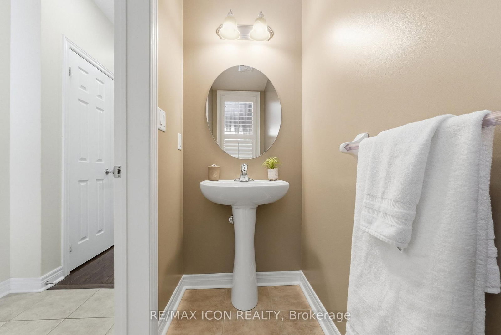 Townhouse sold at 35 Losino Street, Caledon, Ontario, L7C 3N2 - Rural Caledon - MLS: W12740970