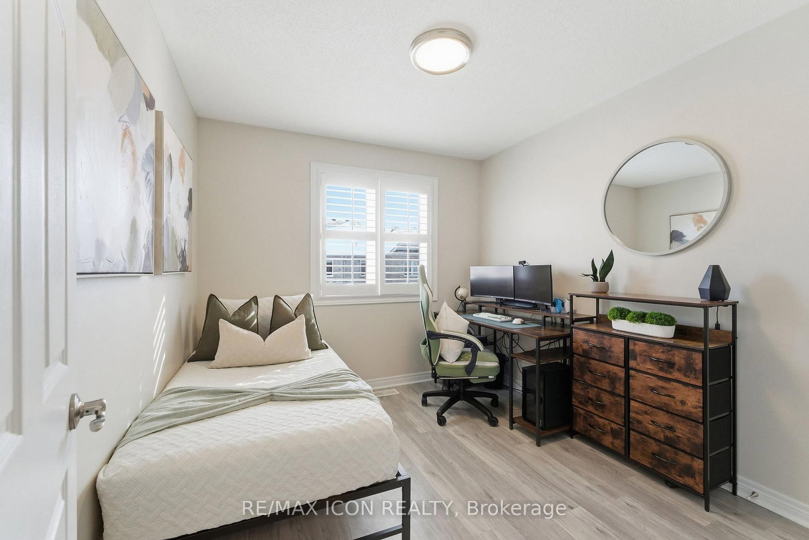 Townhouse sold at 35 Losino Street, Caledon, Ontario, L7C 3N2 - Rural Caledon - MLS: W12740970