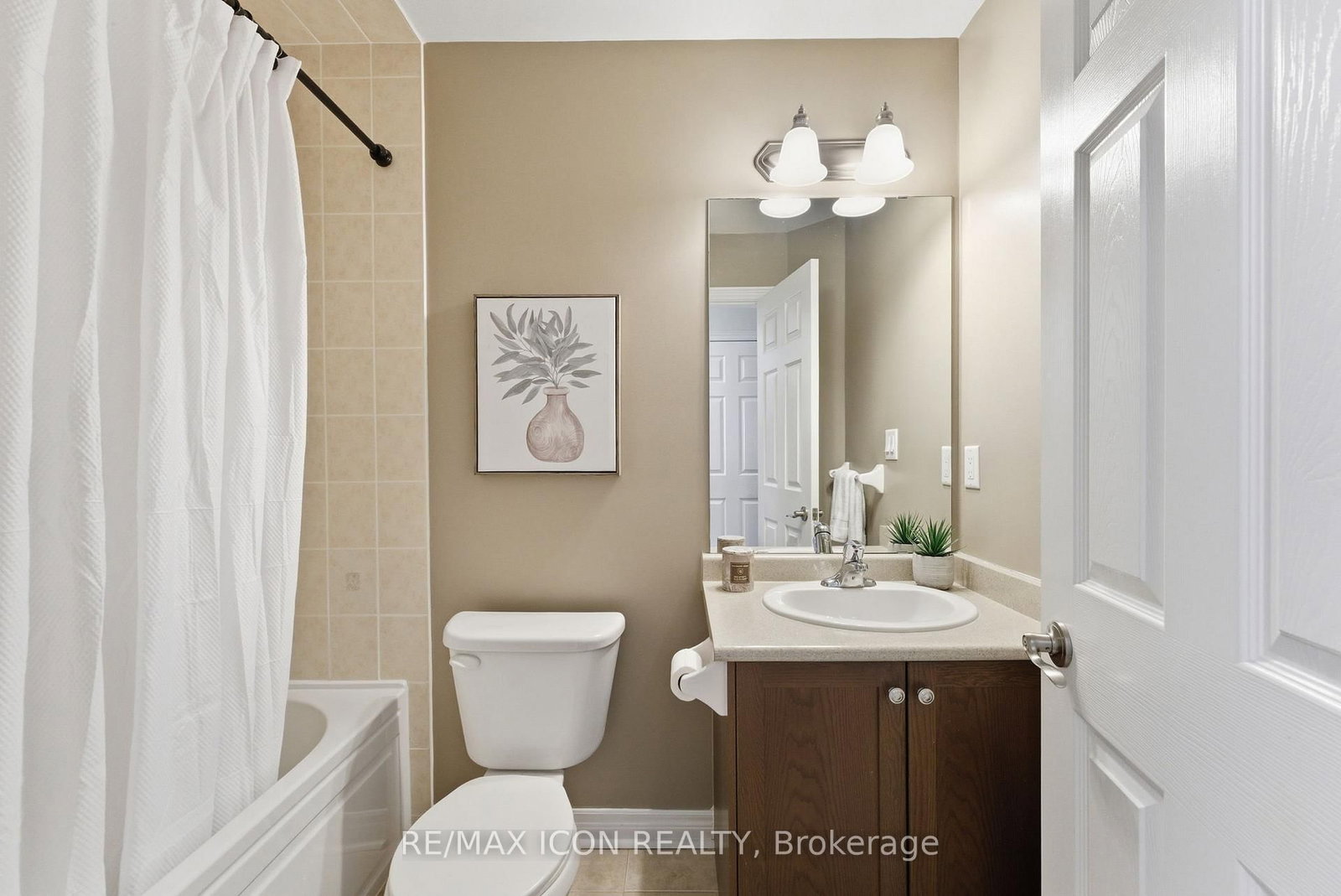 Townhouse sold at 35 Losino Street, Caledon, Ontario, L7C 3N2 - Rural Caledon - MLS: W12740970