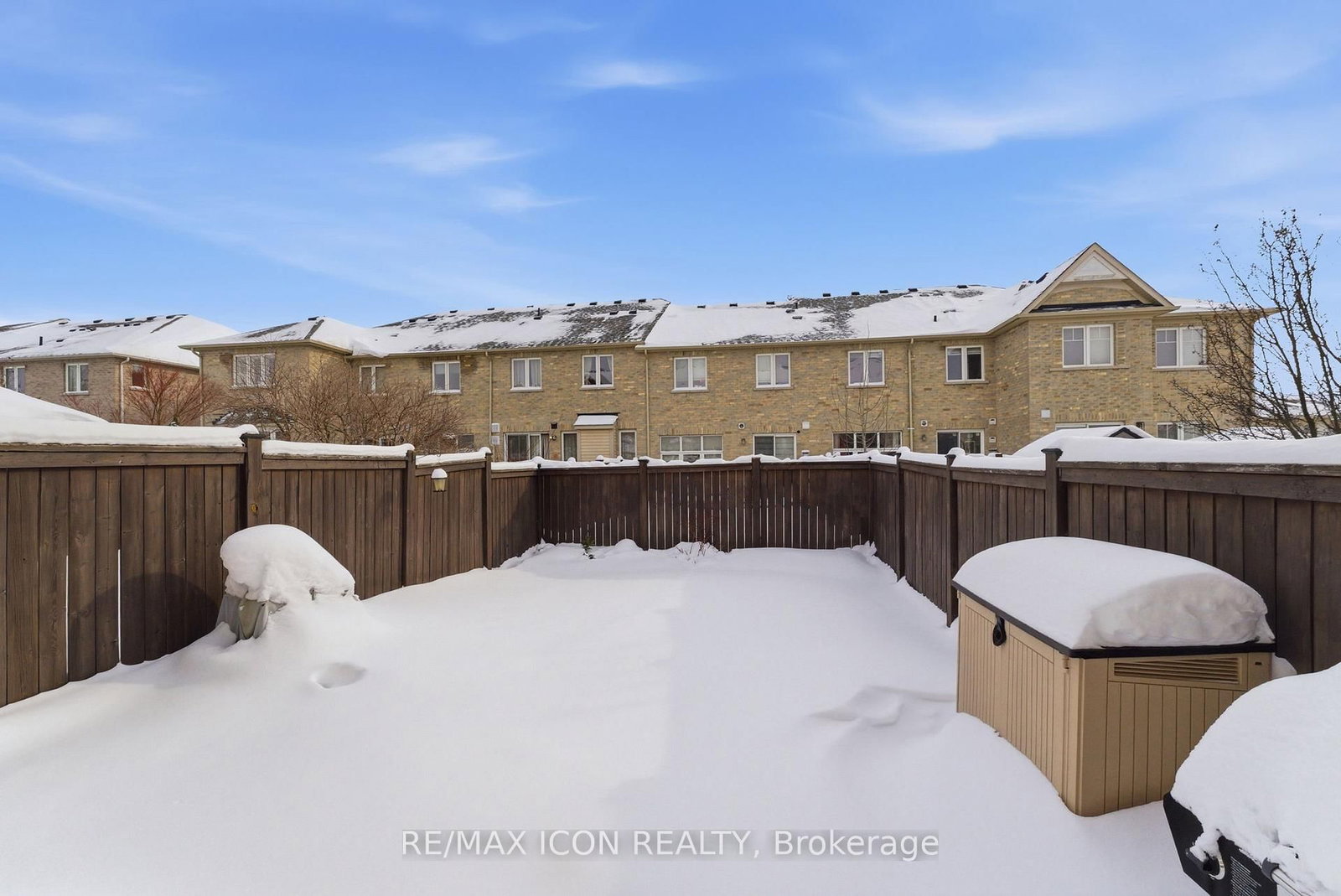 Townhouse sold at 35 Losino Street, Caledon, Ontario, L7C 3N2 - Rural Caledon - MLS: W12740970