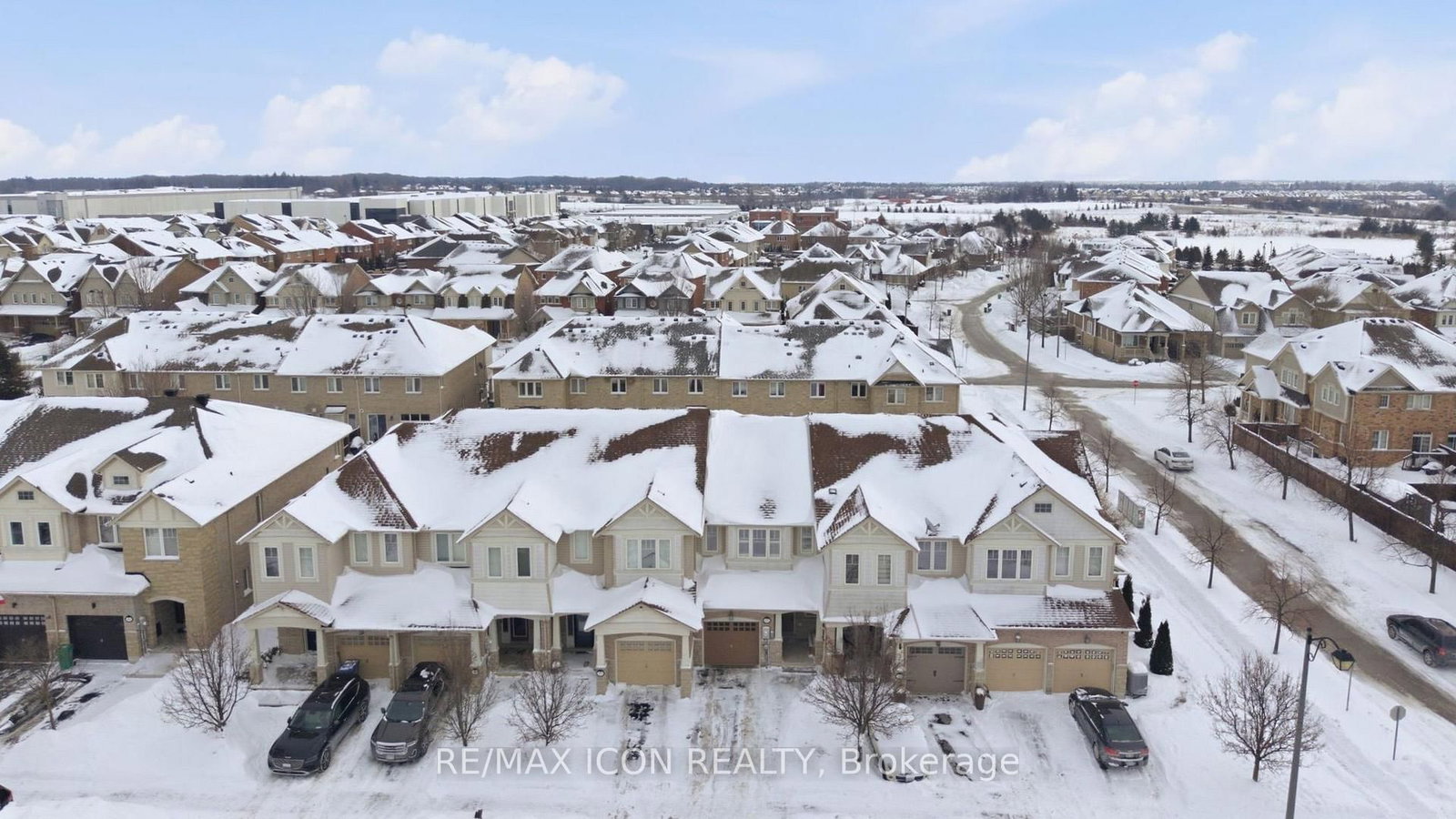 Townhouse sold at 35 Losino Street, Caledon, Ontario, L7C 3N2 - Rural Caledon - MLS: W12740970