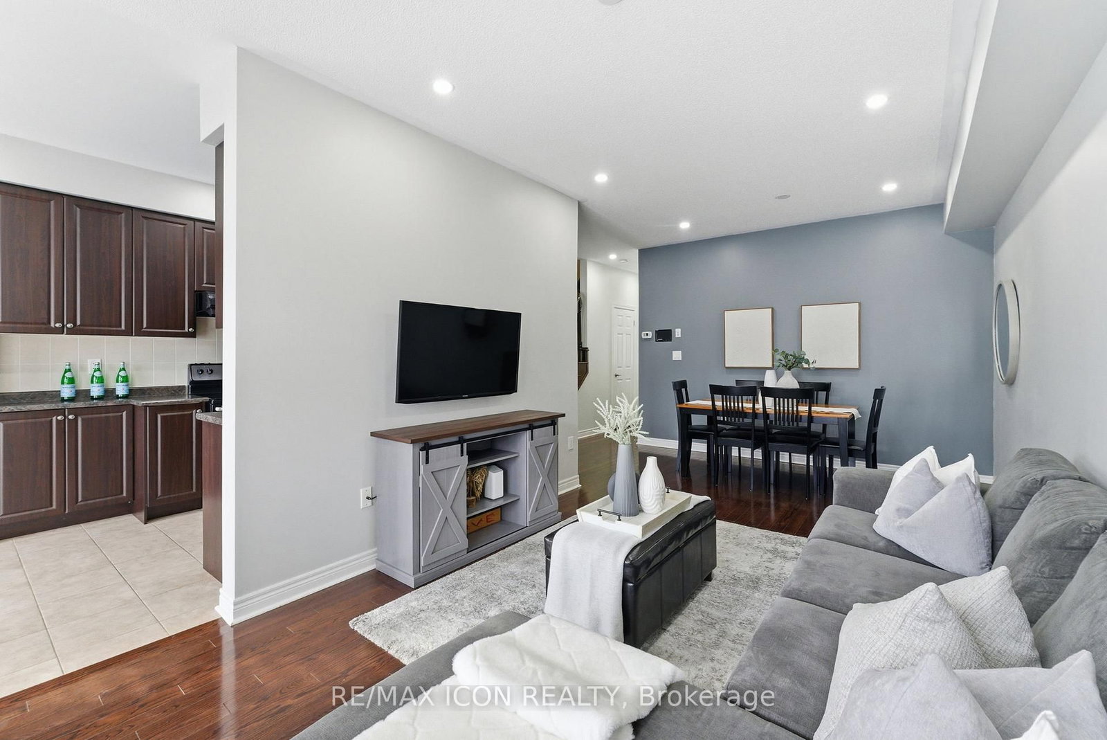 Townhouse sold at 35 Losino Street, Caledon, Ontario, L7C 3N2 - Rural Caledon - MLS: W12740970