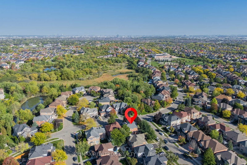 52 Brock Dr, Brampton, L6P 1A2 | Image 3