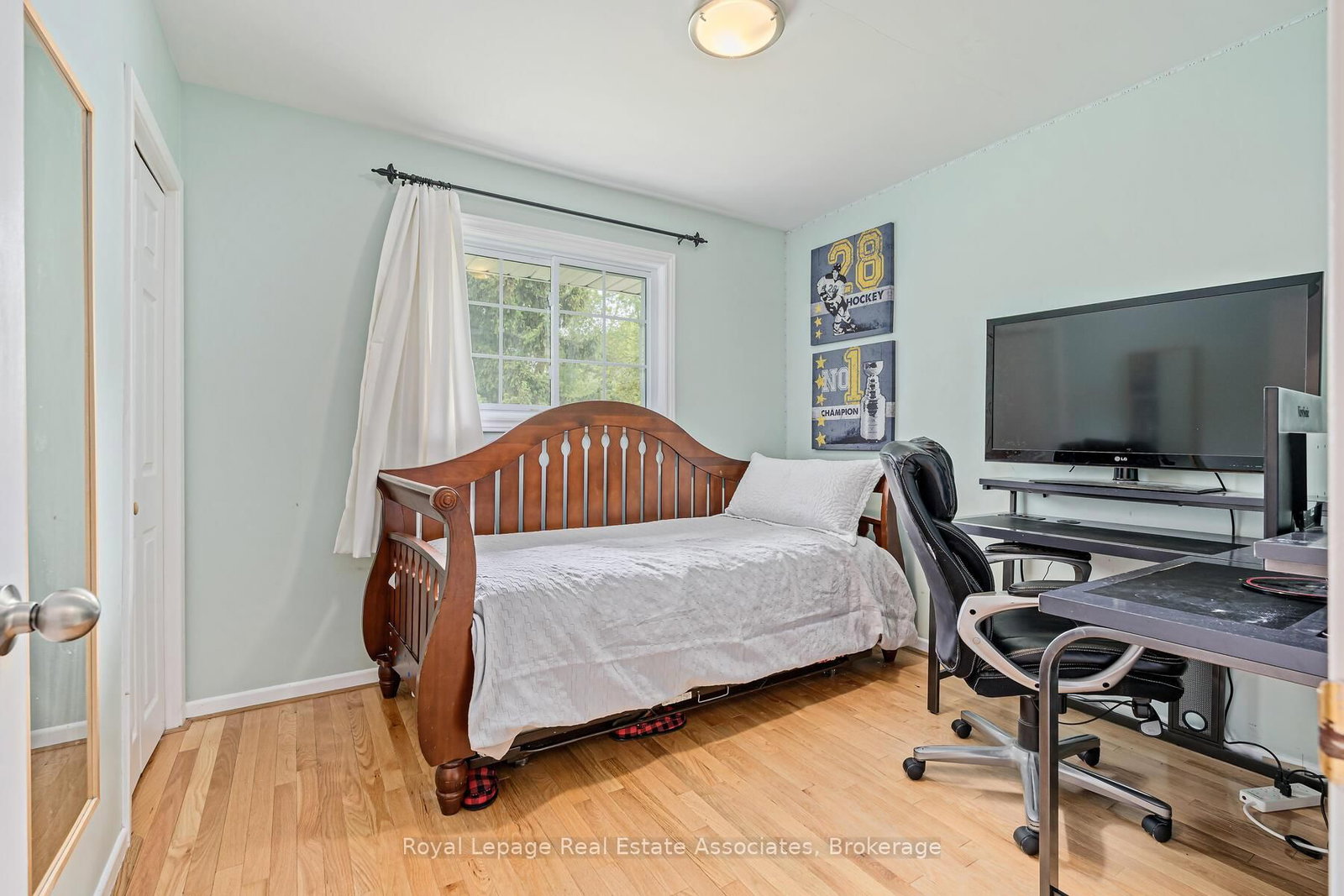 Detached House for sale at 112 Park Street, Halton Hills, Ontario, L7G 2V4 - Glen Williams - MLS: W12741730