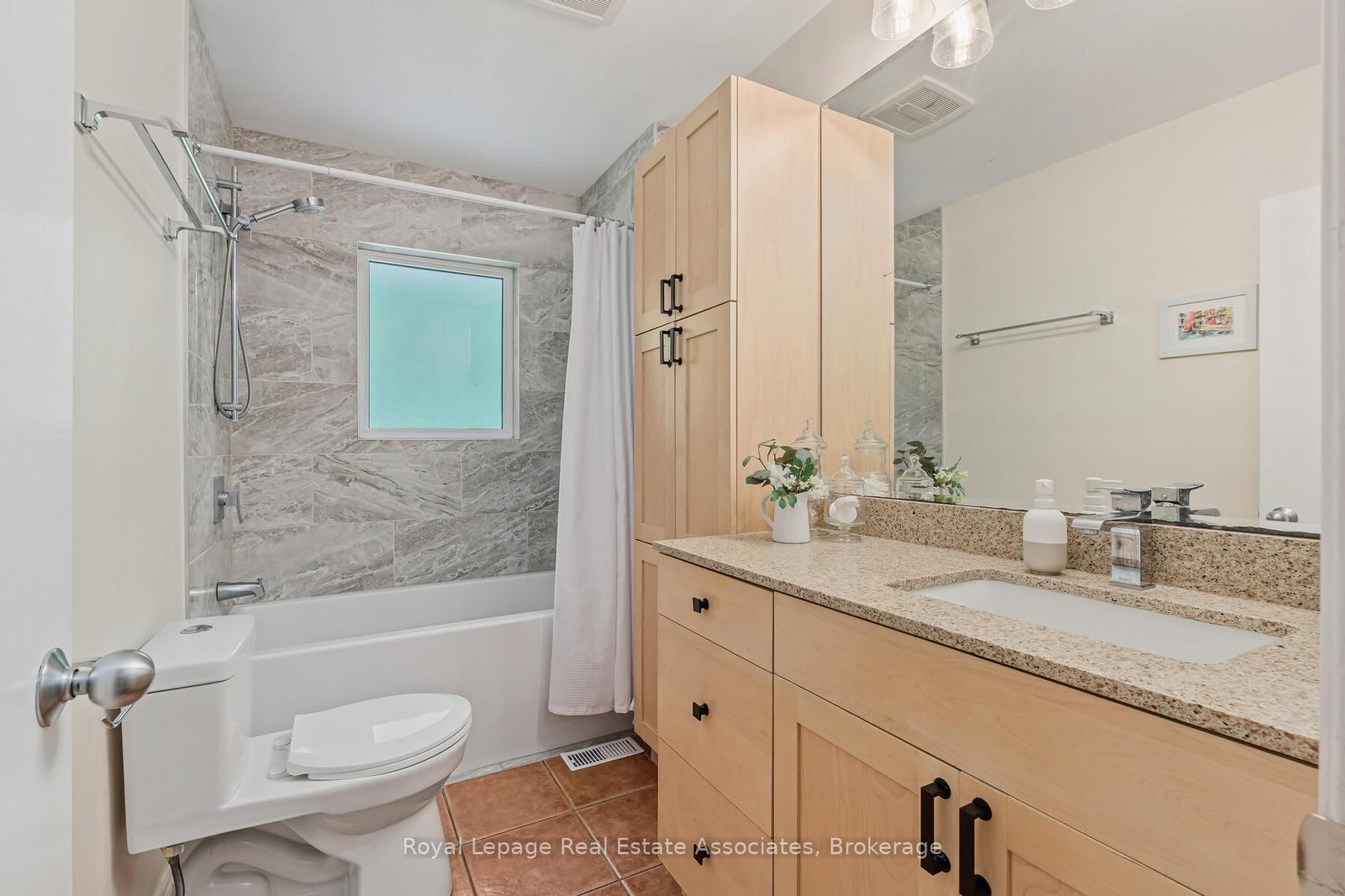 Detached House for sale at 112 Park Street, Halton Hills, Ontario, L7G 2V4 - Glen Williams - MLS: W12741730