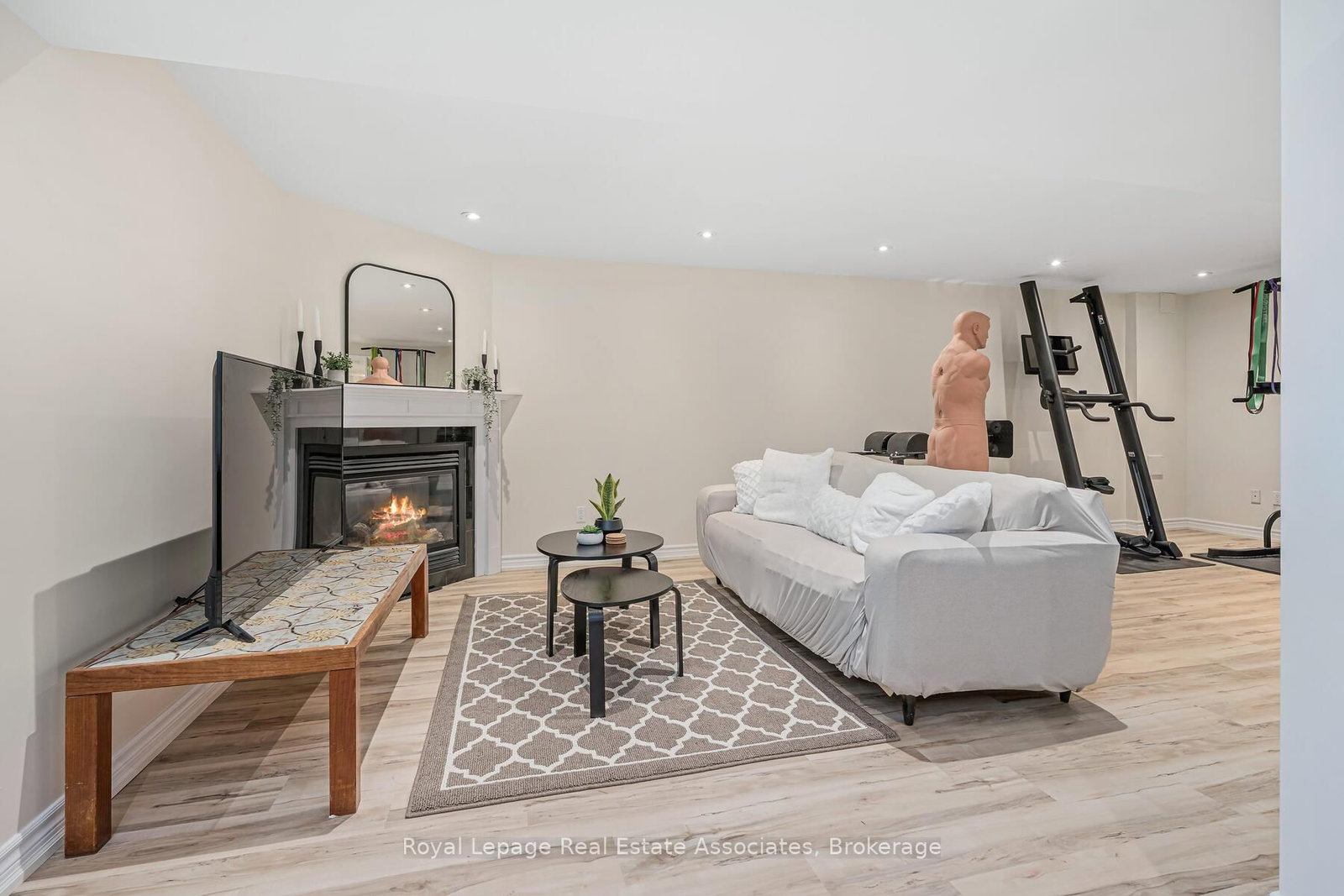 Detached House for sale at 112 Park Street, Halton Hills, Ontario, L7G 2V4 - Glen Williams - MLS: W12741730