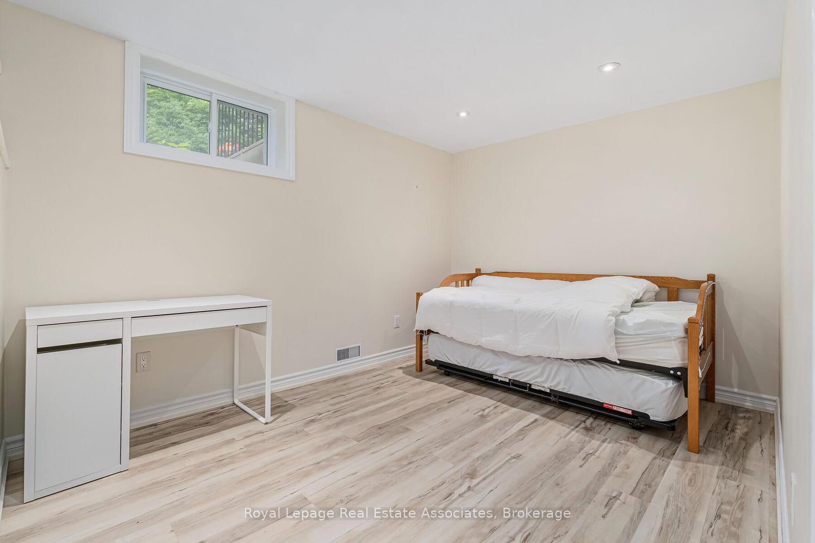 Detached House for sale at 112 Park Street, Halton Hills, Ontario, L7G 2V4 - Glen Williams - MLS: W12741730