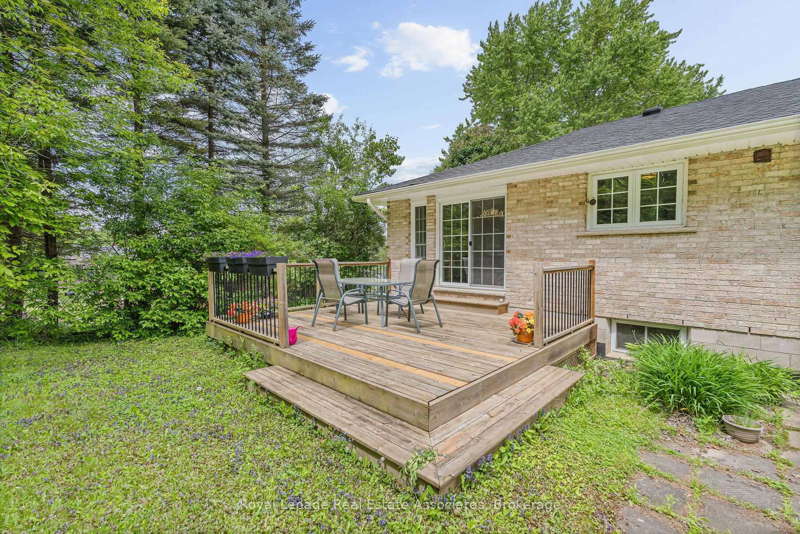 Detached House for sale at 112 Park Street, Halton Hills, Ontario, L7G 2V4 - Glen Williams - MLS: W12741730