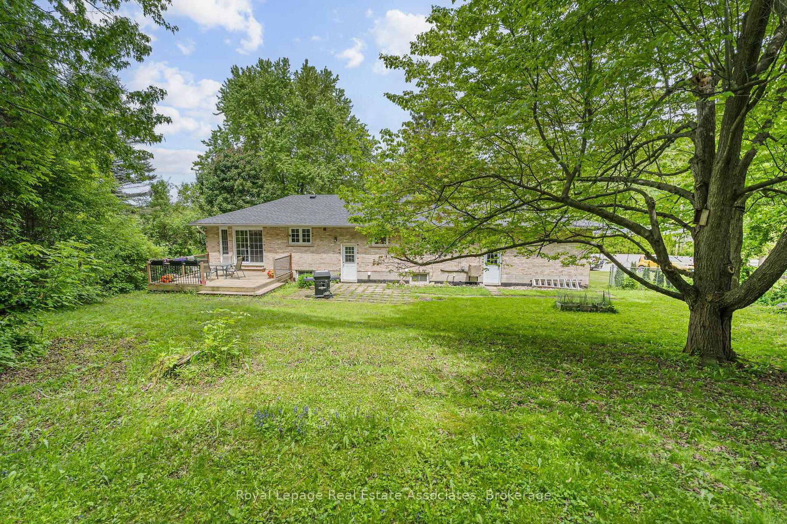 Detached House for sale at 112 Park Street, Halton Hills, Ontario, L7G 2V4 - Glen Williams - MLS: W12741730