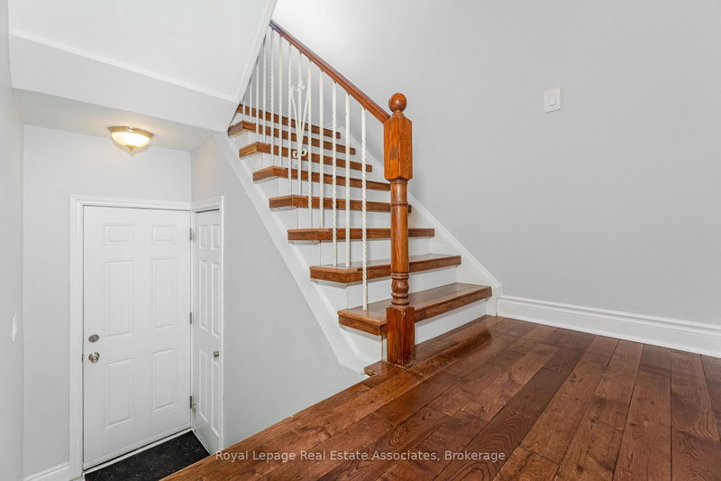 Upper level - 91 Bruce beer Dr, Brampton, L6V 2Z7 | Image 2