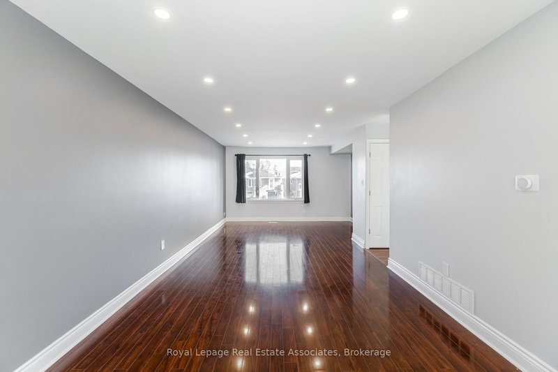 Upper level - 91 Bruce beer Dr, Brampton, L6V 2Z7 | Image 3
