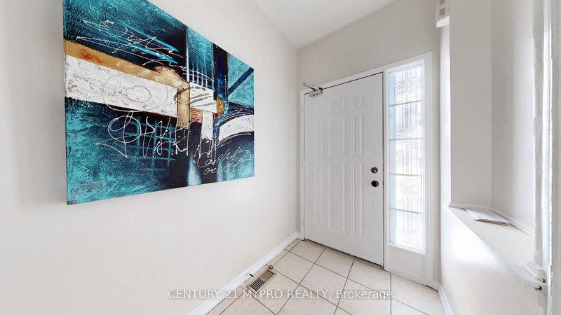 643 Sentinel Rd, Toronto, M3J 0B4 | Image 3