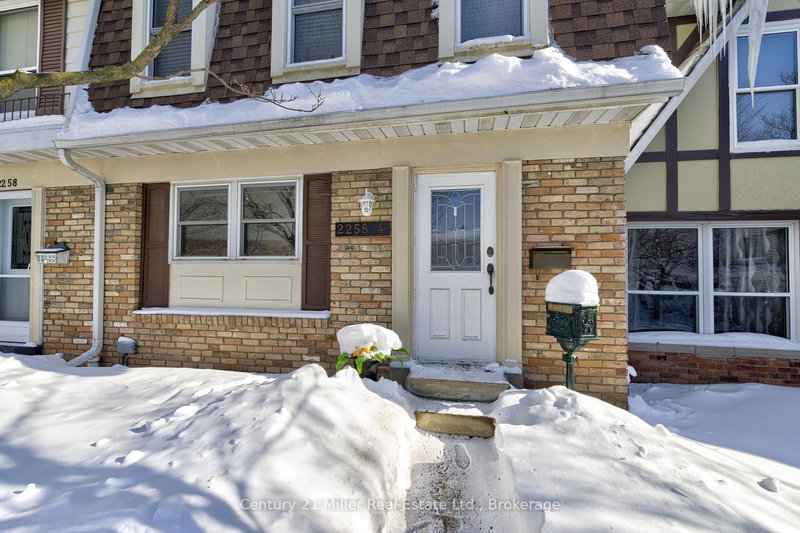 4 - 2258 Upper Middle Rd, Burlington, L7P 2Z9 | Image 2