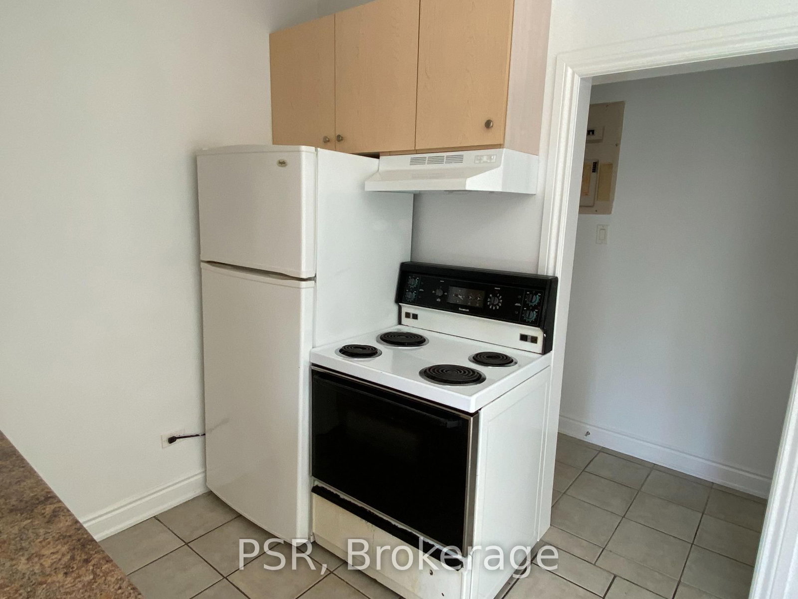 3110 Lake Shore Boulevard W, Unit 2 - Photo 4