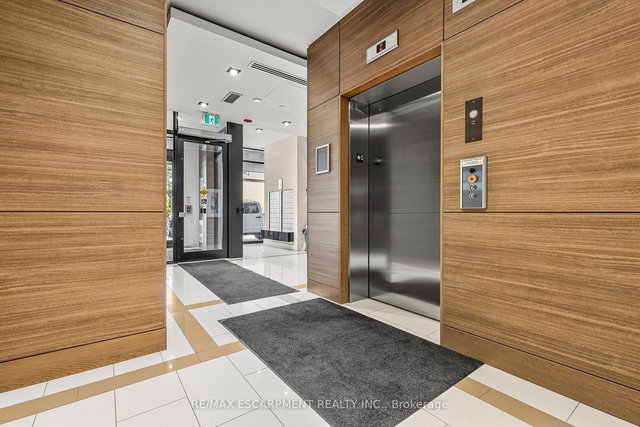 D515 - 5220 Dundas Street