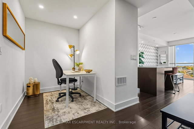 D515 - 5220 Dundas Street