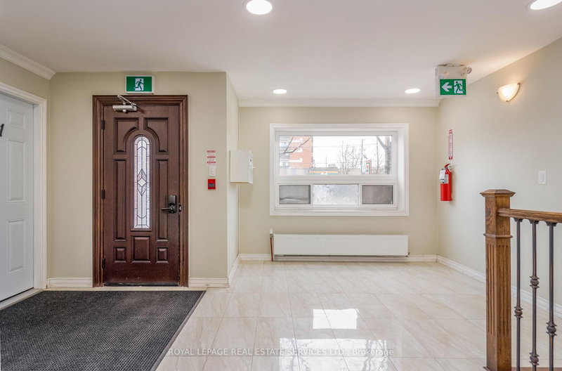 3263 Lake Shore Blvd W, Toronto, M8V 1M2 | Image 3