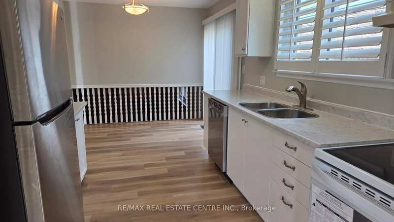 3413 Rockwood Dr, Burlington, L7N 3H6 | Image 3