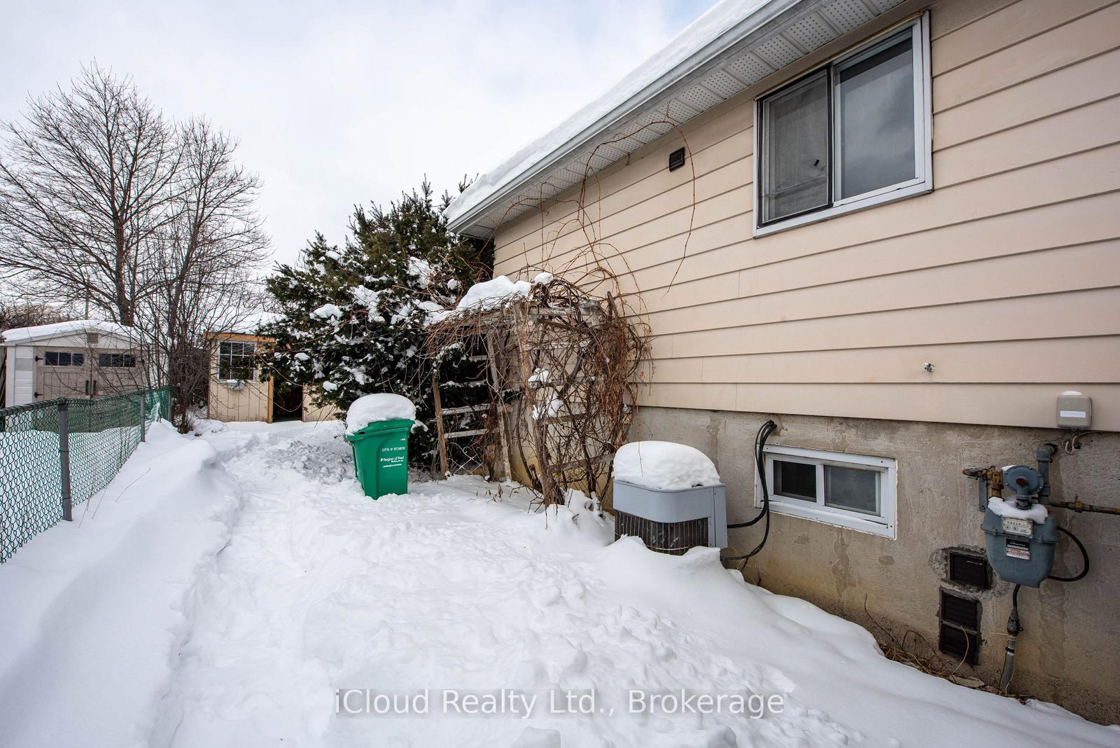 Semi-Detached House for sale at 82 Griselda Crescent, Brampton, Ontario, L6S 1M3 - Northgate - MLS: W12743066