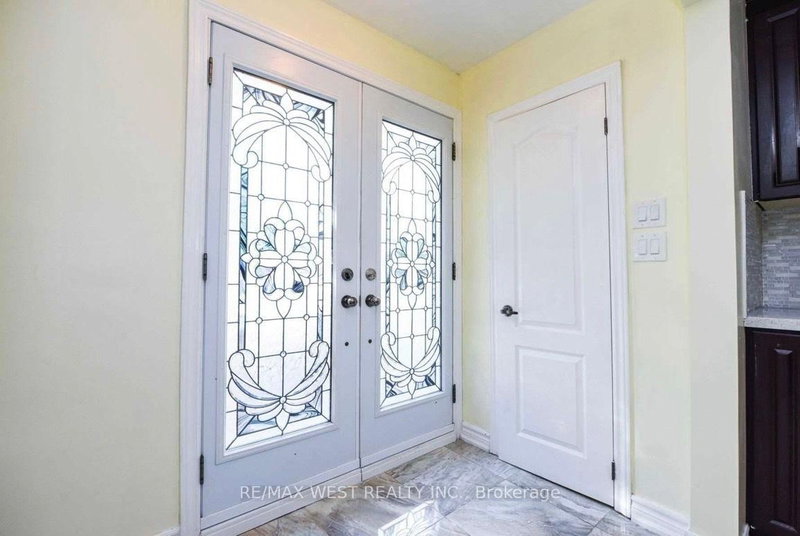 153 Vodden St E, Brampton, L6V 1M6 | Image 2