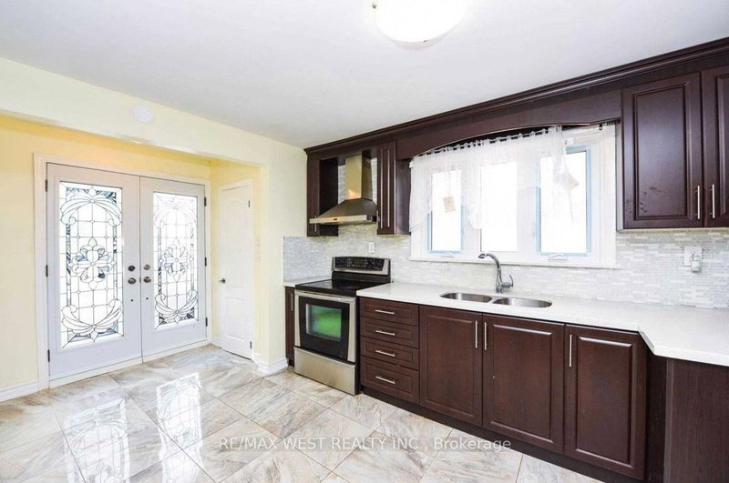 153 Vodden St E, Brampton, L6V 1M6 | Image 3