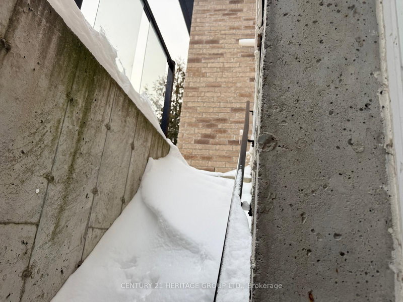 Basement Unit A - 5 Amber Cres, Toronto, M6L 2R5 | Image 2