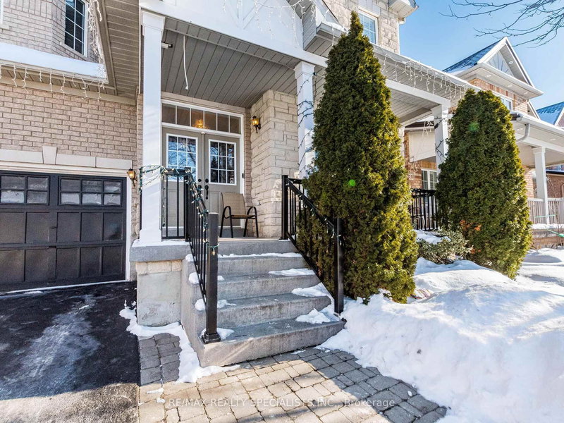 9 Pepperbush Rd, Brampton, L6P 2L5 | Image 3