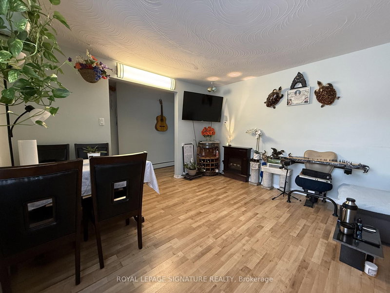 1195 Lakeshore Rd E, Mississauga, L5E 1G1 | Image 3