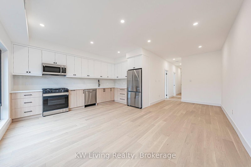 101 - 14 Holmesdale Rd, Toronto, M6E 1Y1 | Image 2