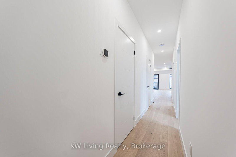 101 - 14 Holmesdale Rd, Toronto, M6E 1Y1 | Image 3