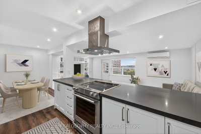 Condo sold at 905-15 Elizabeth Street, Mississauga, Ontario, L5G 2Z3 - Port Credit - MLS: W12745706