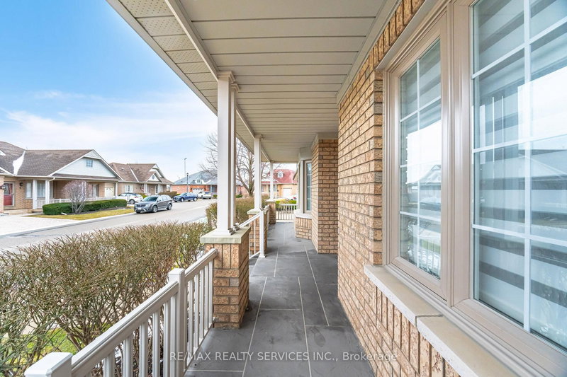 3 Tuscany Lane, Brampton, L6R 1W5 | Image 3