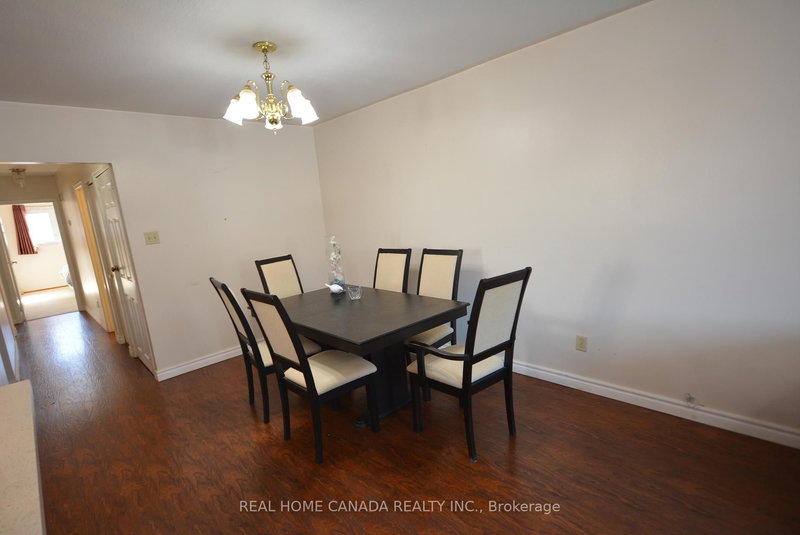 1463 Glen Rutley Circ, Mississauga, L4X 1Z8 | Image 3