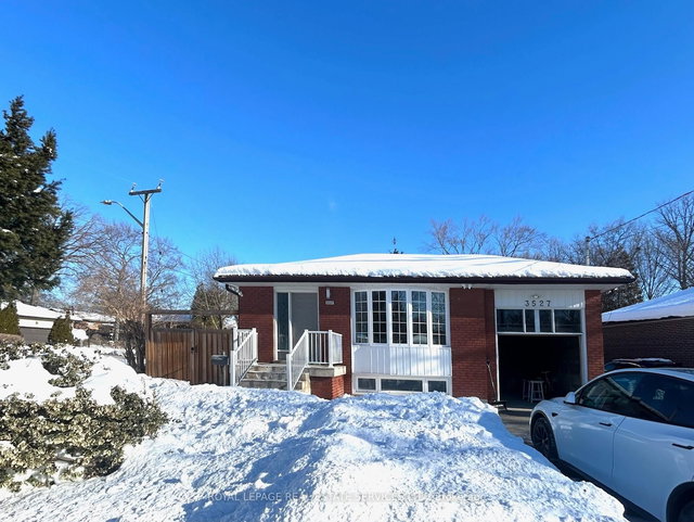 Upper - 3527 The Credit Woodlands