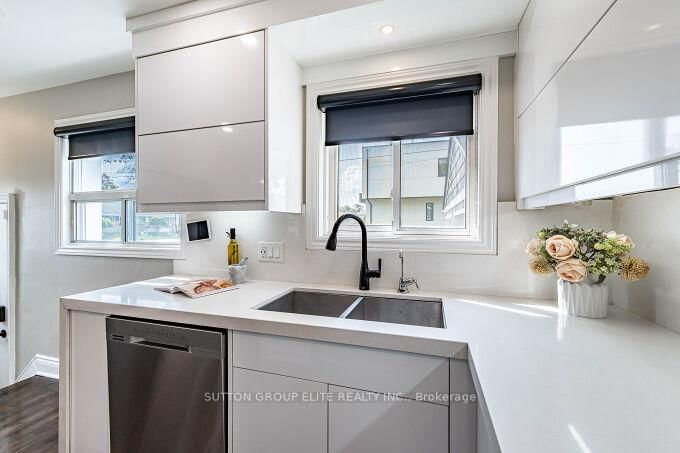 Detached House for sale at 107 Martha Street, Caledon, Ontario, L7E 4X5 - Bolton West - MLS: W12747308