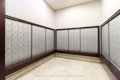 2208-3939 Duke Of York Boulevard, Mississauga, Ontario image-0-3