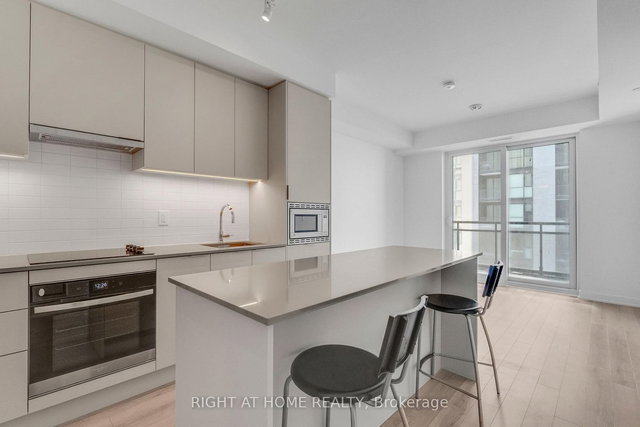 902 - 3071 Trafalgar Road