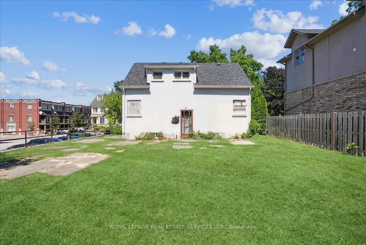 Detached House for sale at 86 Kerr Street, Oakville, Ontario, L6K 3A3 - Central - MLS: W12748542