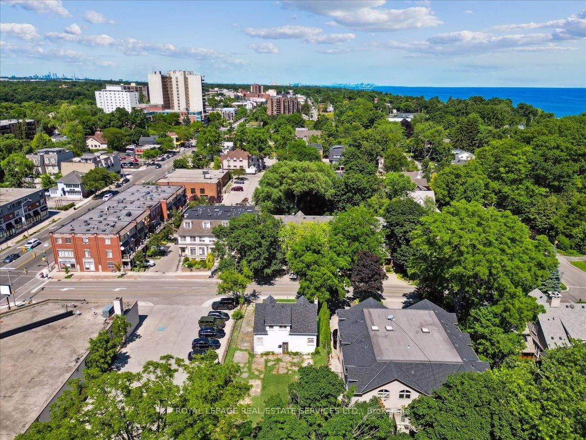 Detached House for sale at 86 Kerr Street, Oakville, Ontario, L6K 3A3 - Central - MLS: W12748542