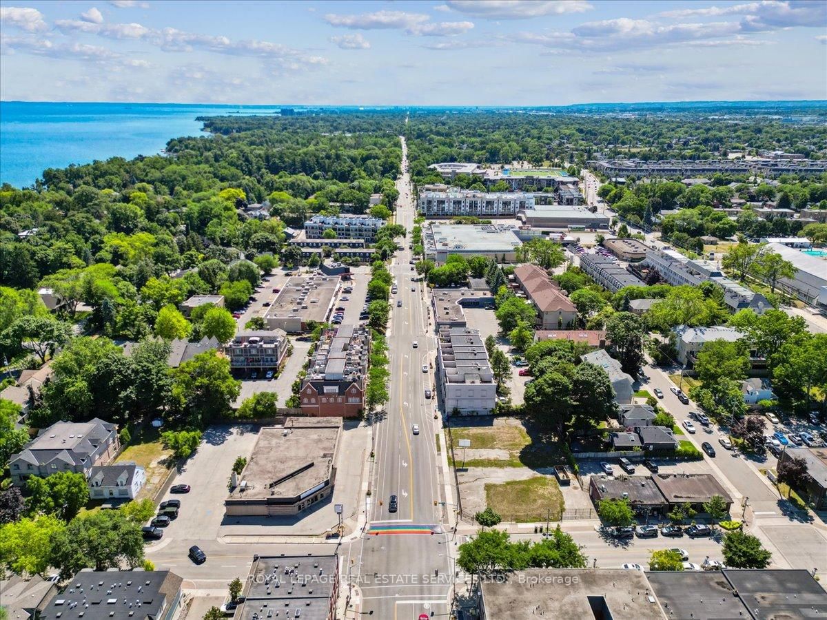 Detached House for sale at 86 Kerr Street, Oakville, Ontario, L6K 3A3 - Central - MLS: W12748542