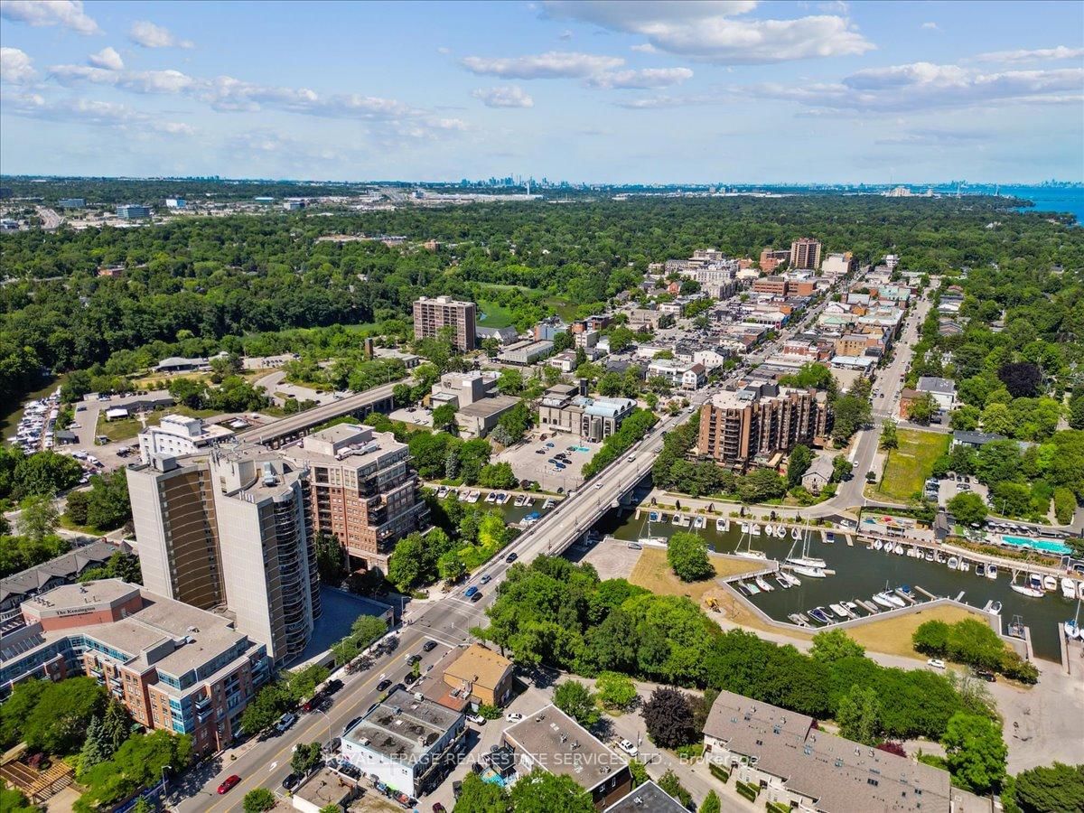 Detached House for sale at 86 Kerr Street, Oakville, Ontario, L6K 3A3 - Central - MLS: W12748542